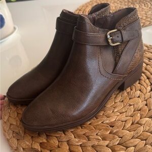 BareTraps Chocolate Brown Ankle Boots